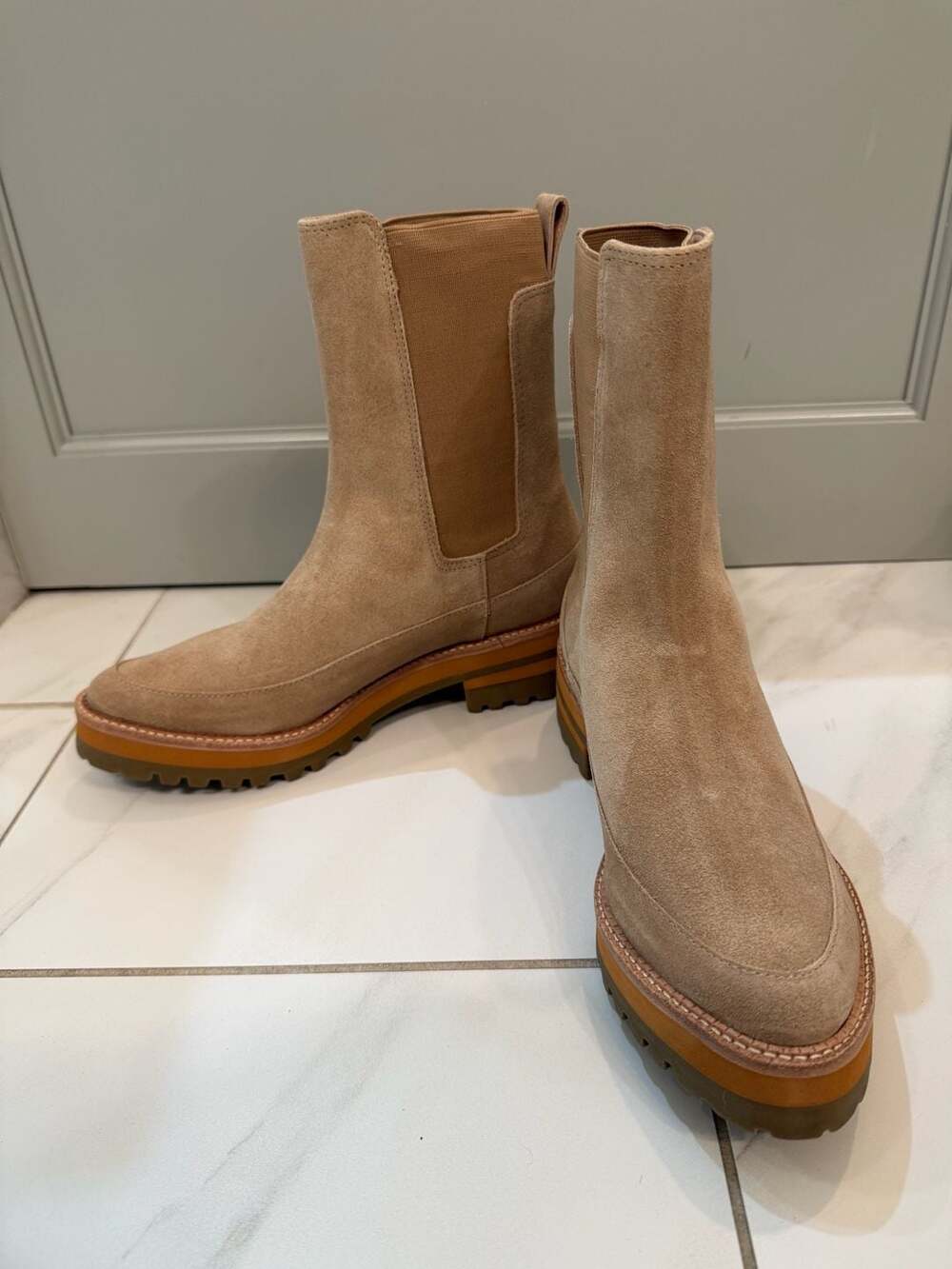 New Kaanas Suede Platform Chelsea Boots